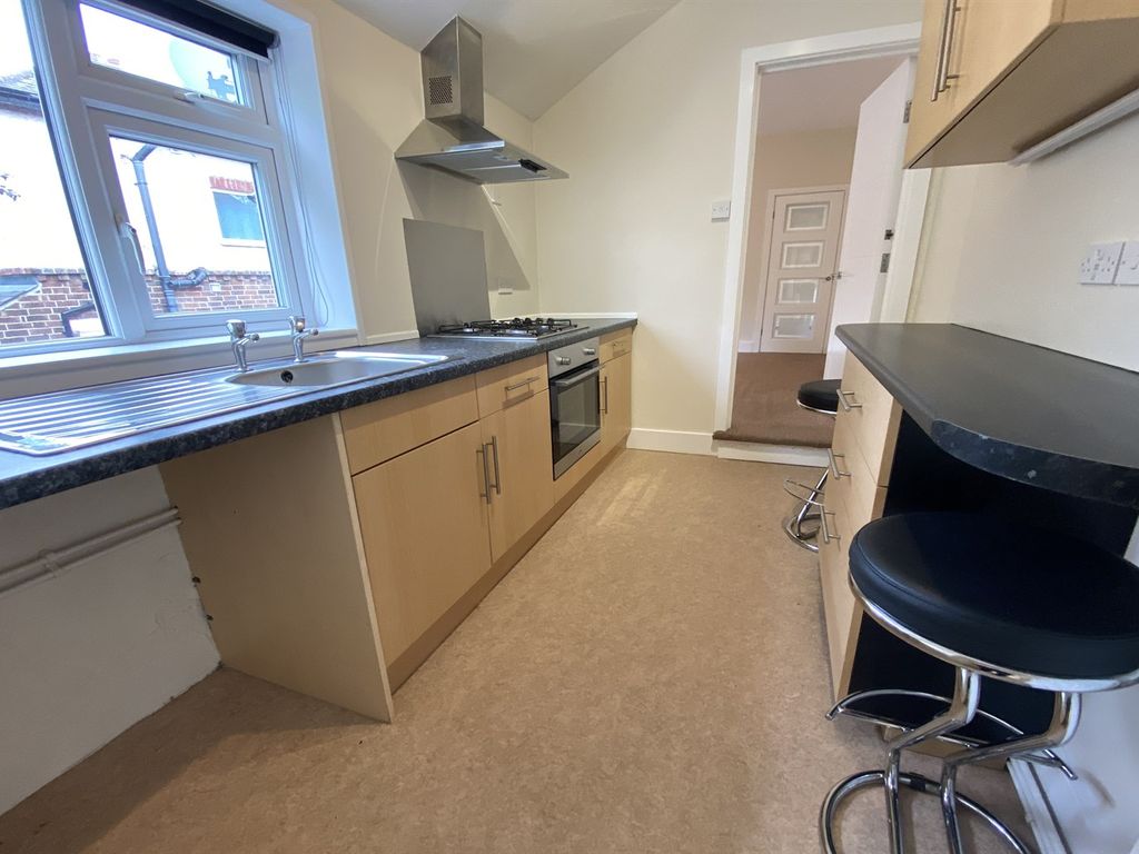 1 bed flat to rent in Albert Road, Beeston, Nottingham NG9 Zoopla