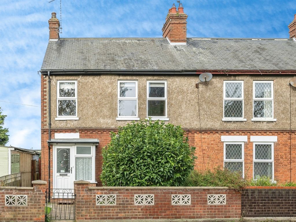 3 bed semidetached house for sale in Church Road, Gorleston, Great