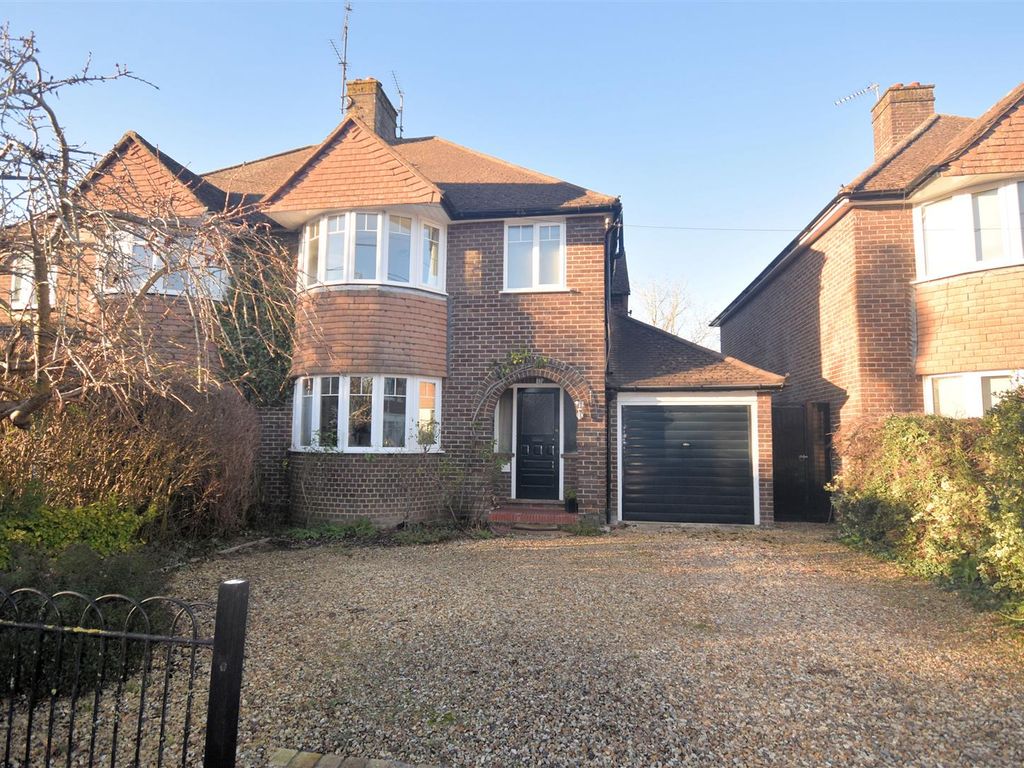 3 bed semidetached house for sale in Chiltern Road, Wendover