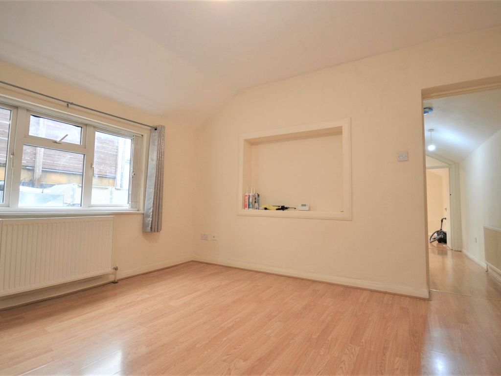 2 bed flat to rent in Broadway, West Ealing W13 Zoopla