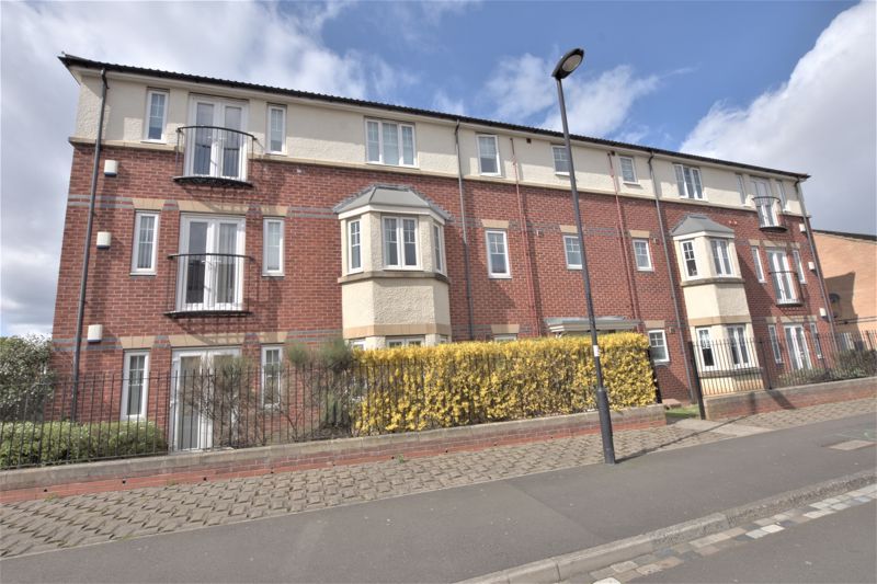 2 bed flat to rent in Charnwood Avenue, Longbenton, Newcastle Upon Tyne