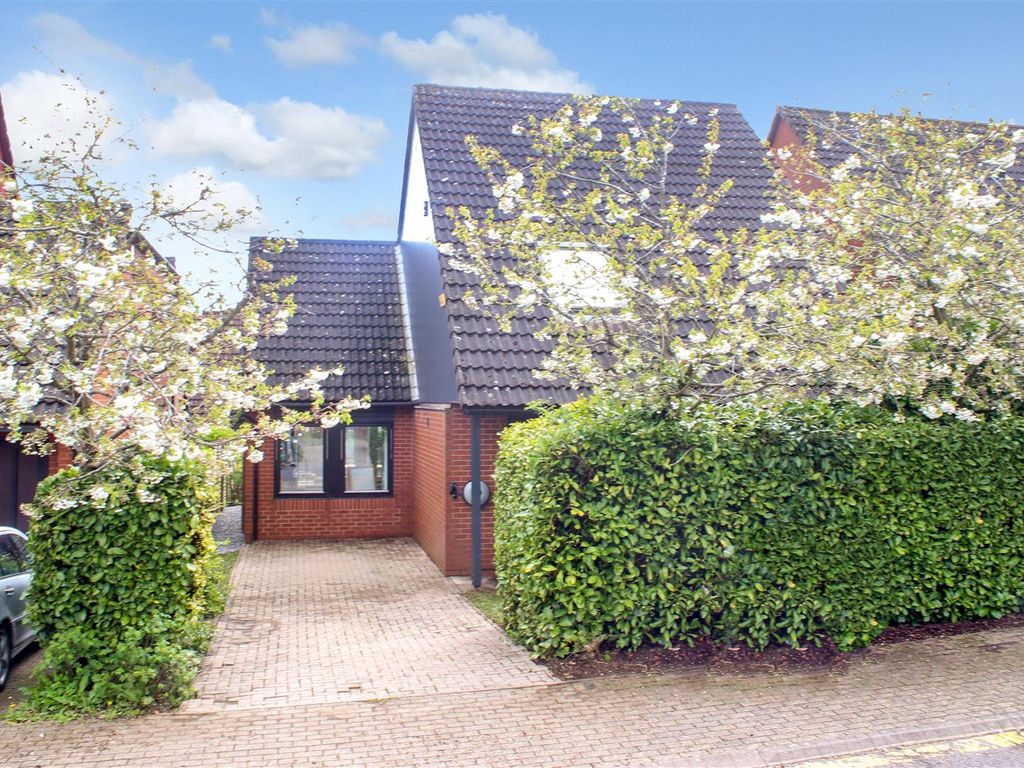 3 bed detached house for sale in Northcroft, Shenley Lodge, Milton