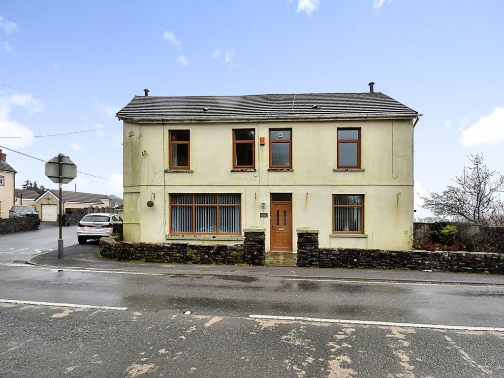 4 bed detached house for sale in Llannon, Llanelli, Carmarthenshire