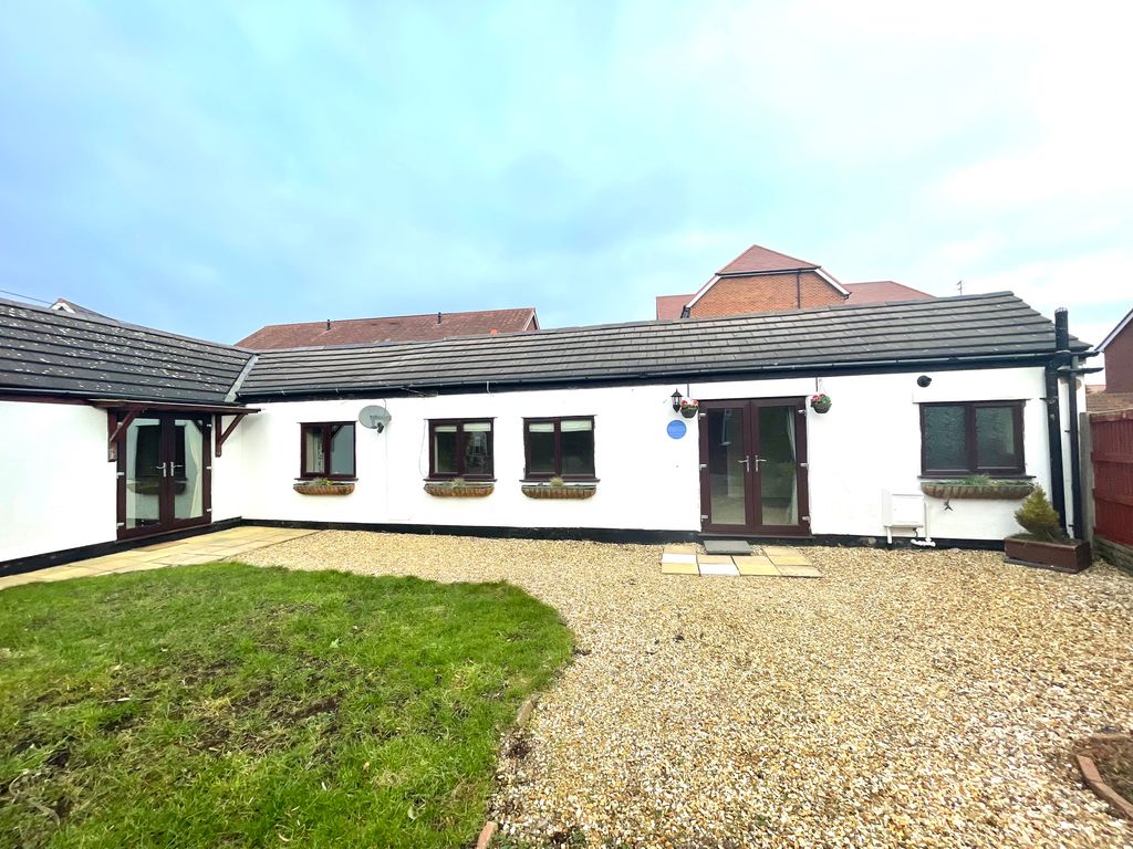 3 bed bungalow to rent in Chester Road, Buckley CH7 Zoopla