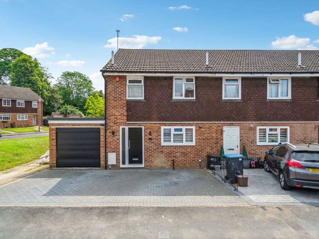 3 bed end terrace house for sale in Azalea Way, Green, Slough SL3, £525,000 Zoopla
