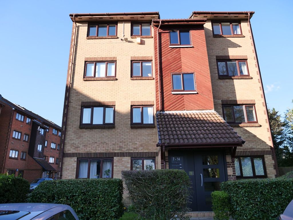 1 bed flat to rent in Wicket Road, Perivale, Greenford UB6, £1,250 pcm