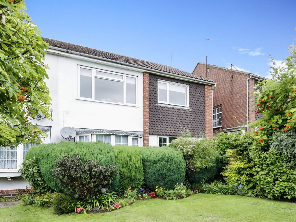 2 bed flat for sale in Spinney Hill Road, Northampton NN3, £175,000