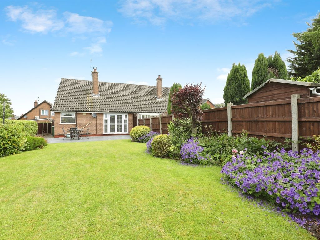 2 bed semidetached bungalow for sale in Siddington Avenue, Northwich