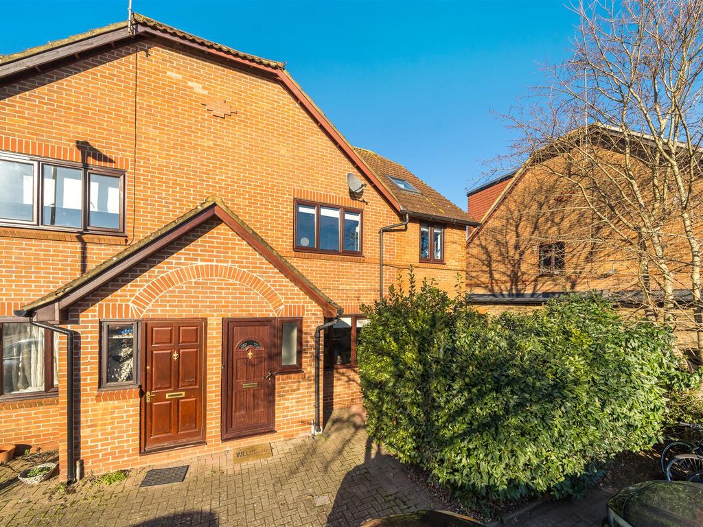 5 bed end terrace house for sale in Sopwith Close, Kingston Upon Thames