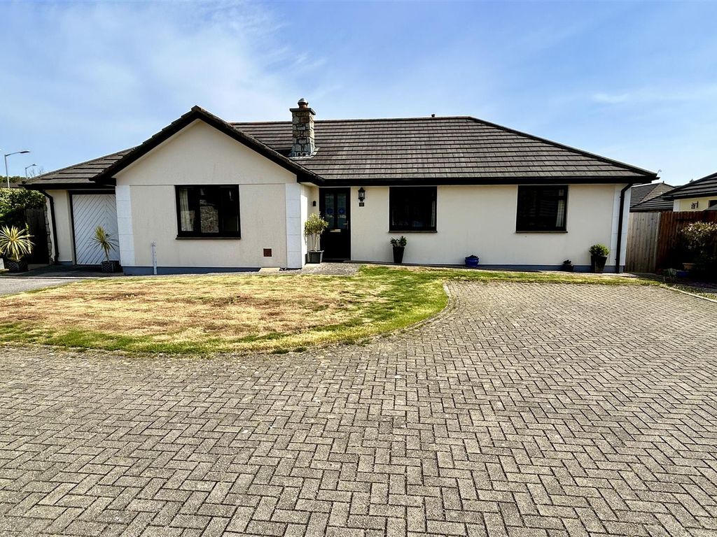 3 bed detached house for sale in Gwendrona Way, Helston TR13 Zoopla