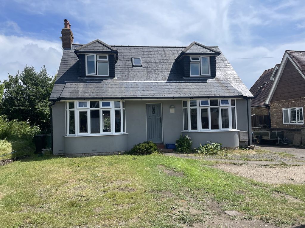 4 bed property for sale in Thorne Crescent, BexhillOnSea TN39, £