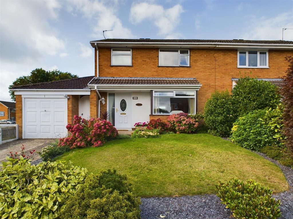 3 bed semidetached house for sale in Grange Close, Wrexham LL12, £