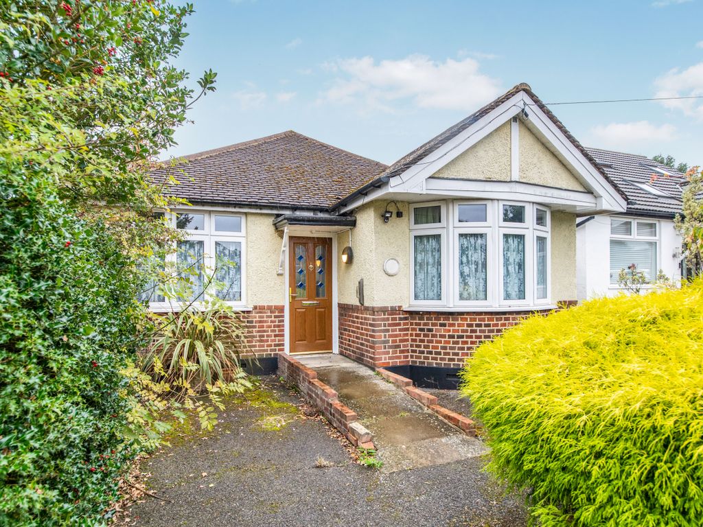 2 bed bungalow for sale in Woodford Crescent, Pinner, Middx HA5 Zoopla