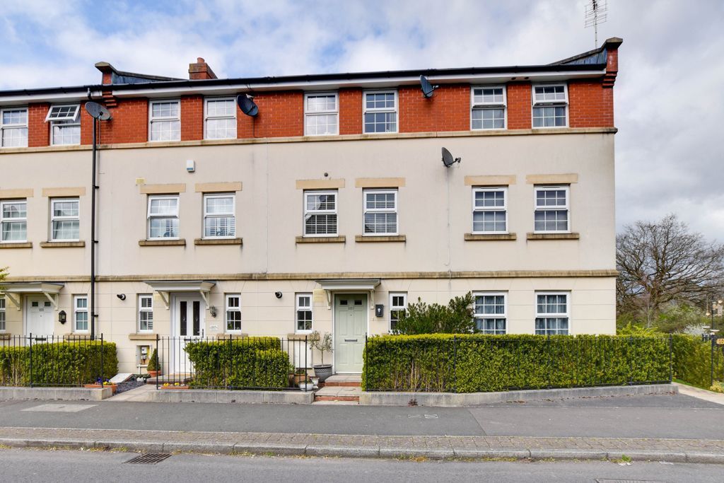 3 bed town house for sale in Pioneer Road, Swindon SN25 Zoopla