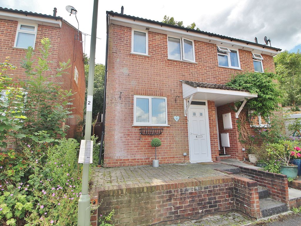 2 bed semidetached house for sale in Vine Coppice, Waterlooville PO7