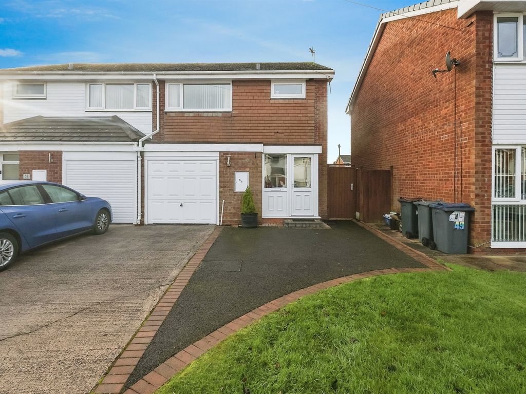 3 bed semidetached house for sale in Pinewood Drive, Quinton