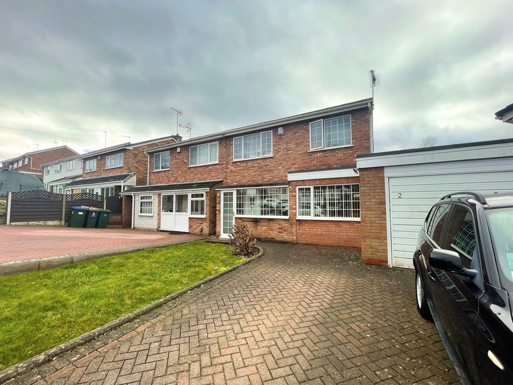 3 bed semidetached house for sale in Farlands Grove, Birmingham B43, £