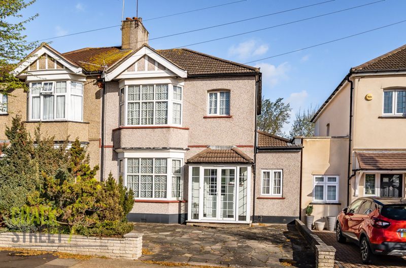 3 bed semidetached house for sale in Rosslyn Avenue, Harold Wood RM3