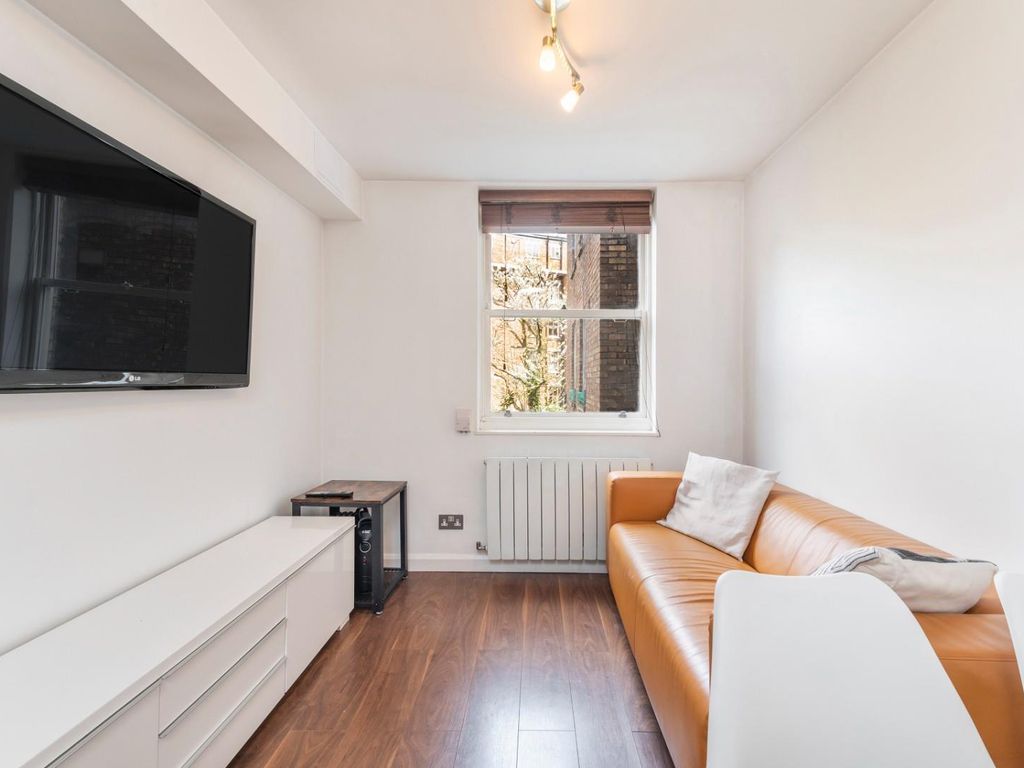 3 bed flat to rent in Great Titchfield Street, Fitzrovia W1W, £2,600