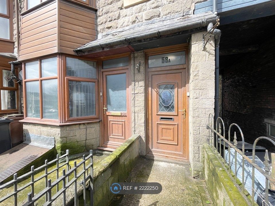 4 bed flat to rent in Fairfield Road, Buxton SK17, £975 pcm Zoopla