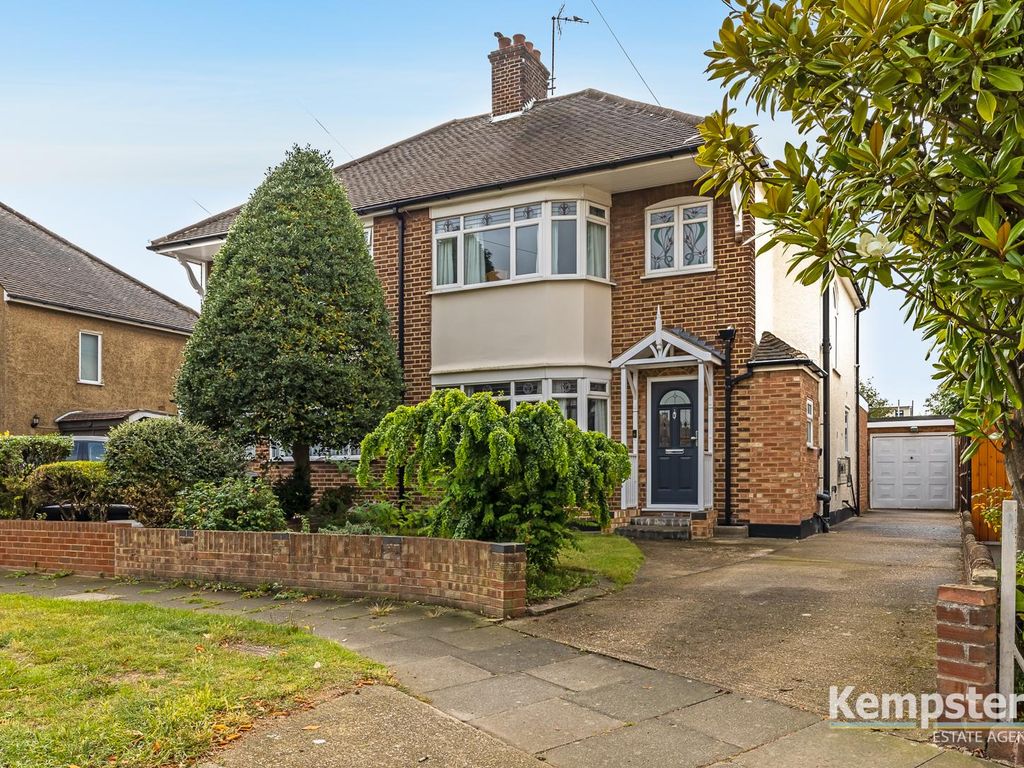 3 bed semidetached house for sale in Meadow Road, Stifford Clays