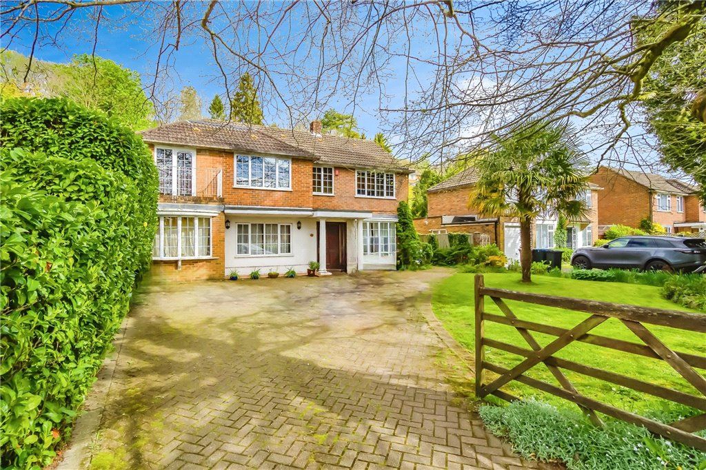 4 bed detached house for sale in Harestone Valley Road, Caterham