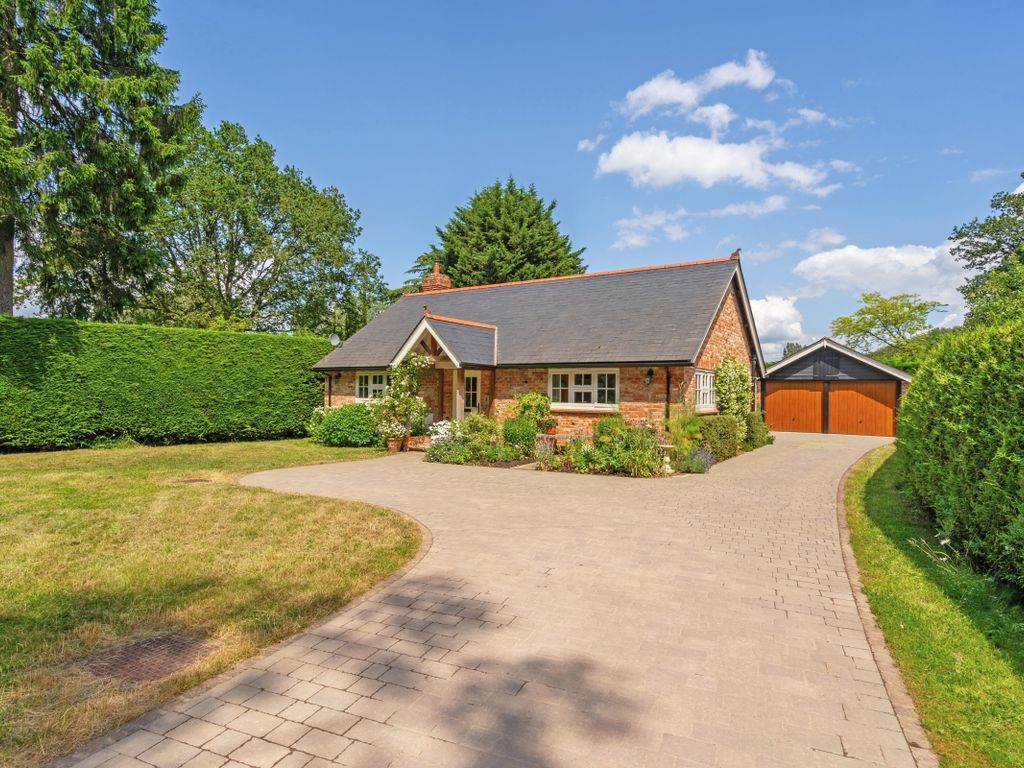 5 bed detached house to rent in Streets Heath, West End, Woking GU24