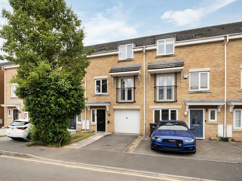3 bed town house for sale in Coleridge Way, Borehamwood WD6, £575,000