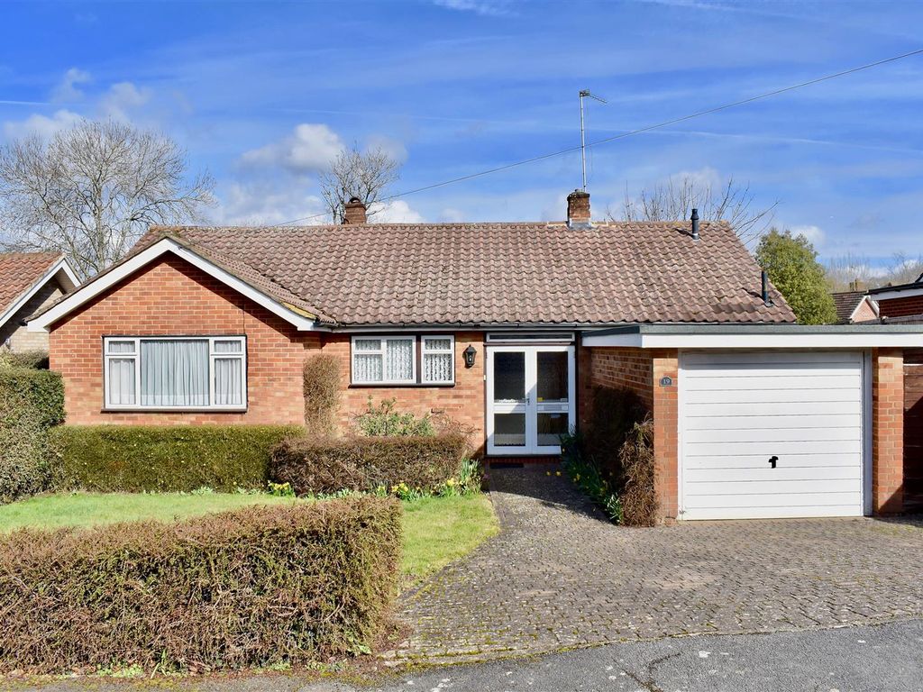 3 bed detached bungalow for sale in Devitt Close, Ashtead KT21 Zoopla