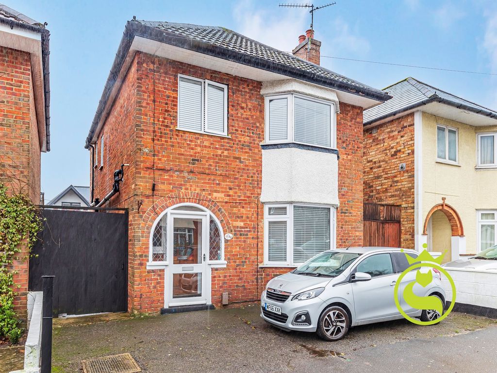 3 bed detached house for sale in Queens Road, Poole BH14 Zoopla