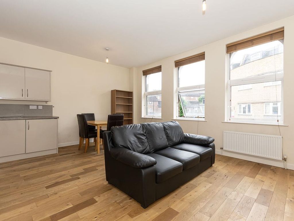 2 bed flat to rent in Battersea High Street, London SW11 Zoopla