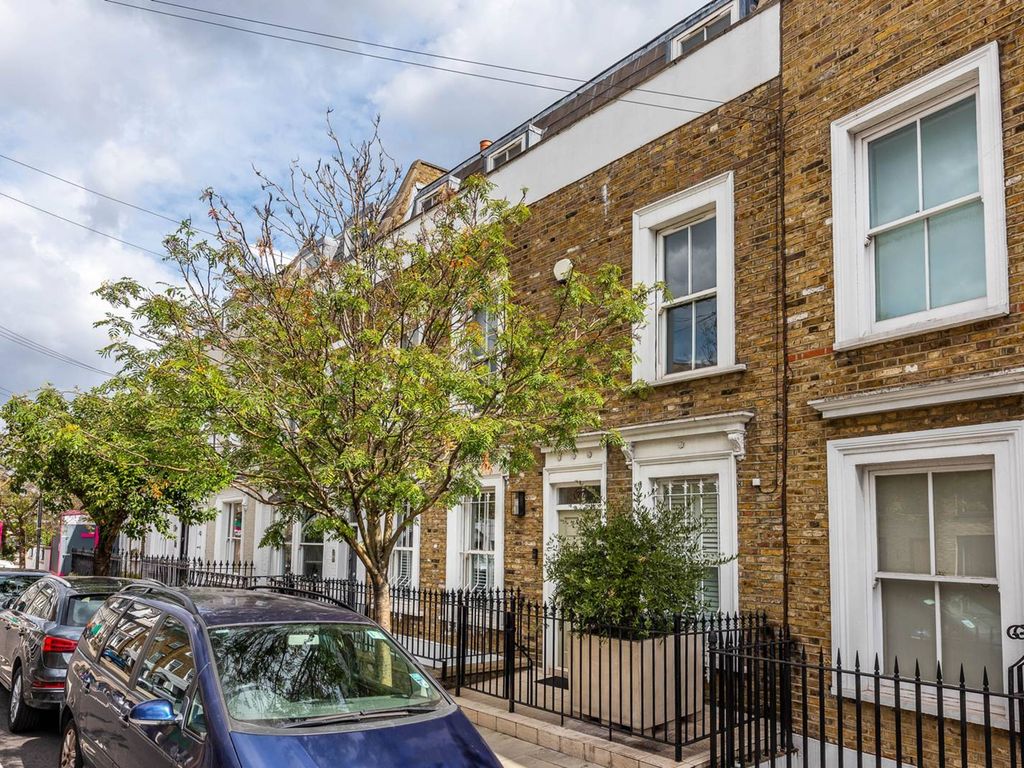 5 bed property to rent in Waterford Road, Moore Park Estate, London SW6