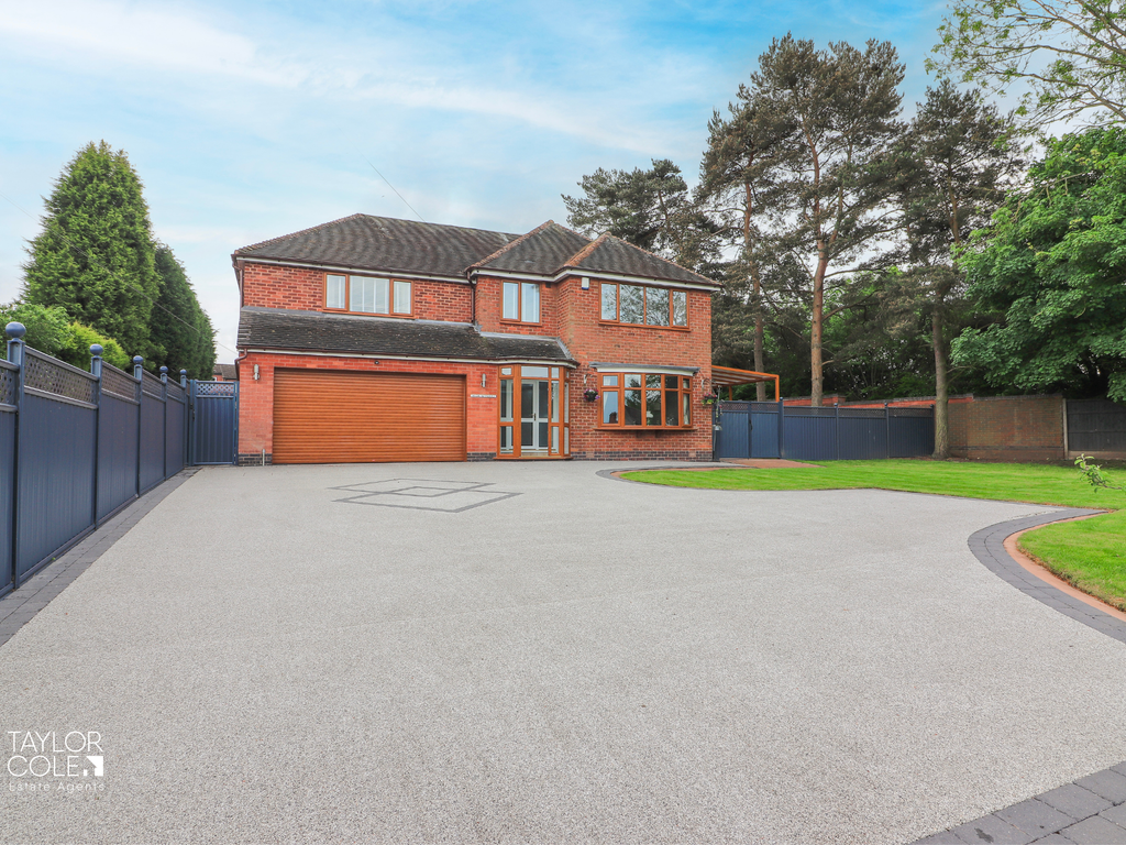 4 bed detached house for sale in Highfield Avenue, Amington, Tamworth