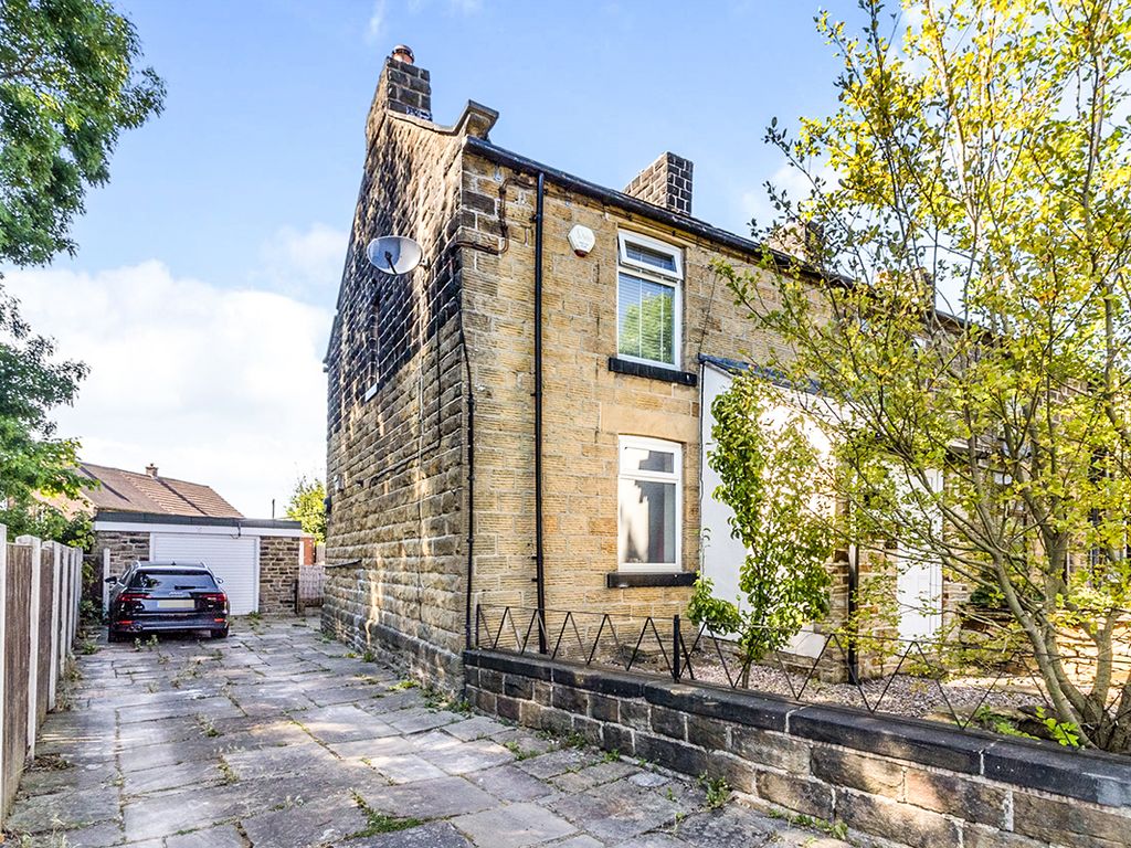 2 bed end terrace house for sale in Potter Hill Lane, High Green