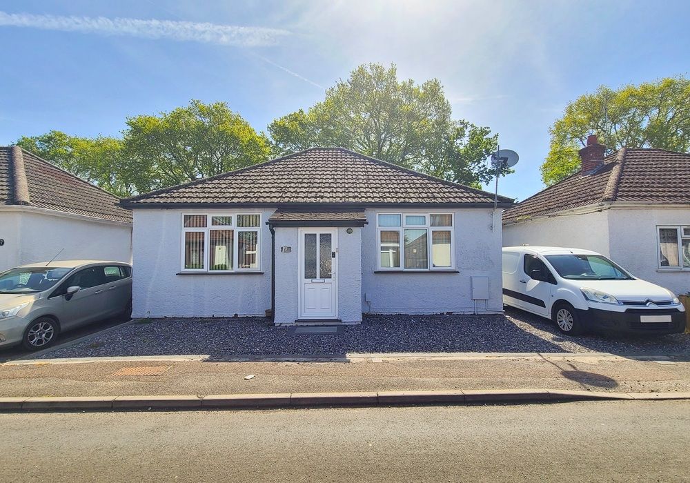 3 bed detached bungalow for sale in Calmore Gardens, Southampton SO40