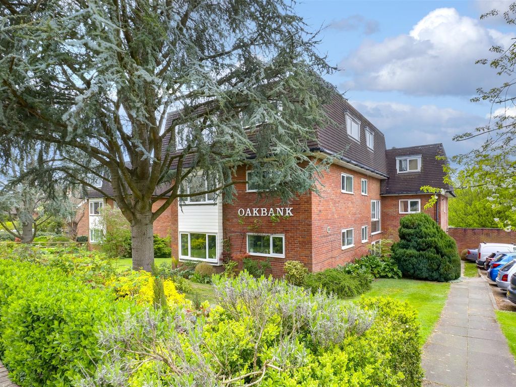 2 bed flat for sale in Watling Street, Radlett, Hertfordshire WD7, £