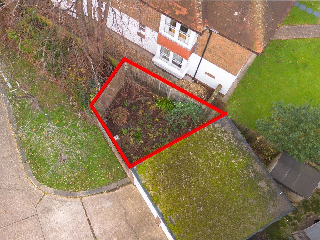 Land for sale in Grand Avenue, Worthing BN11, £5,000 Zoopla