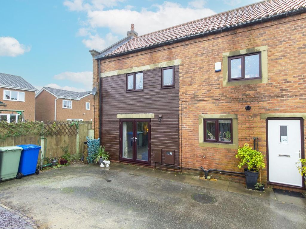 3 bed semidetached house for sale in Grove Farm Close, Brimington