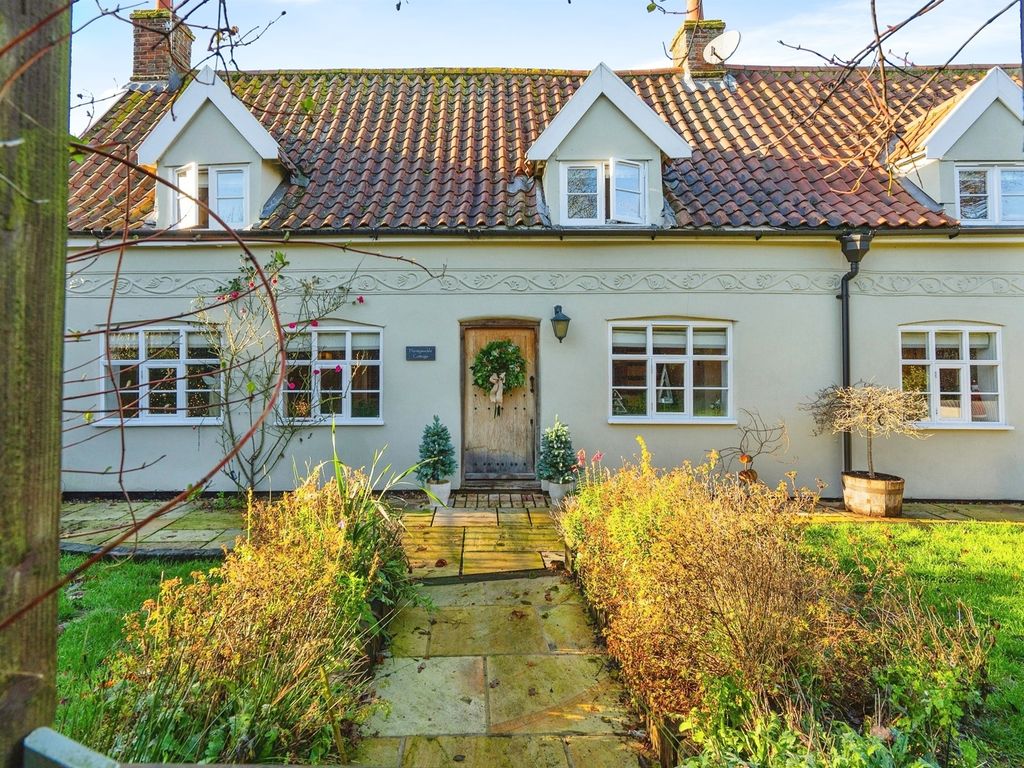 4 bed semidetached house for sale in Mill Lane, Bedingham, Bungay NR35