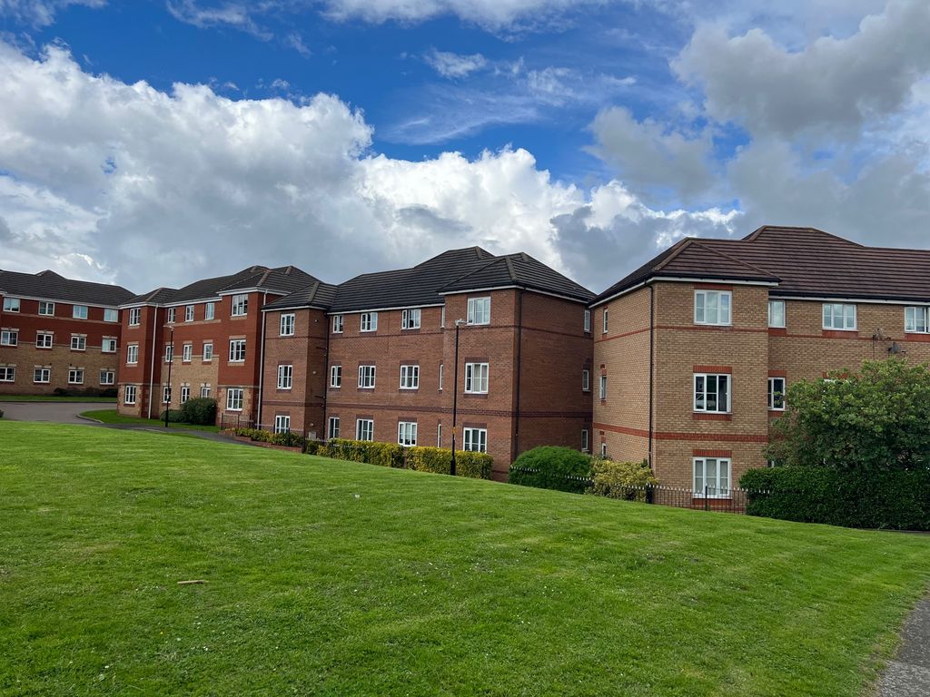2 bed flat to rent in Ashdown Grove, Walsall WS2, £700 pcm Zoopla