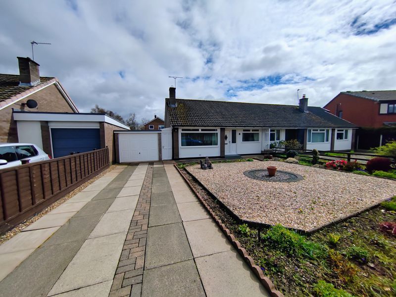 2 bed semidetached bungalow for sale in Barras Close, Dalston