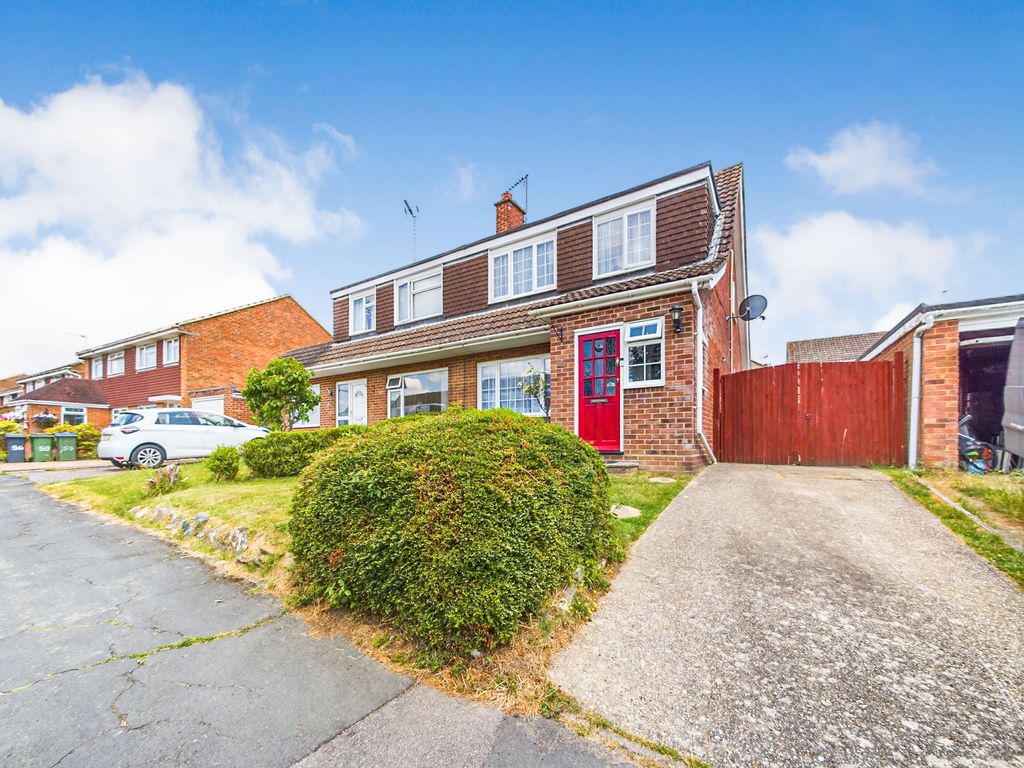 3 bed semidetached house for sale in Heath Way, Horsham RH12 Zoopla