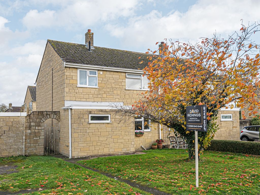 3 bed semidetached house for sale in Finchdale Close, Carterton OX18