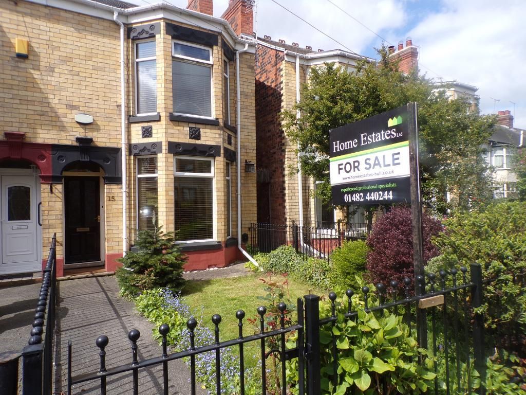 3 bed terraced house for sale in Madison Gardens, Park Avenue, Hull HU5