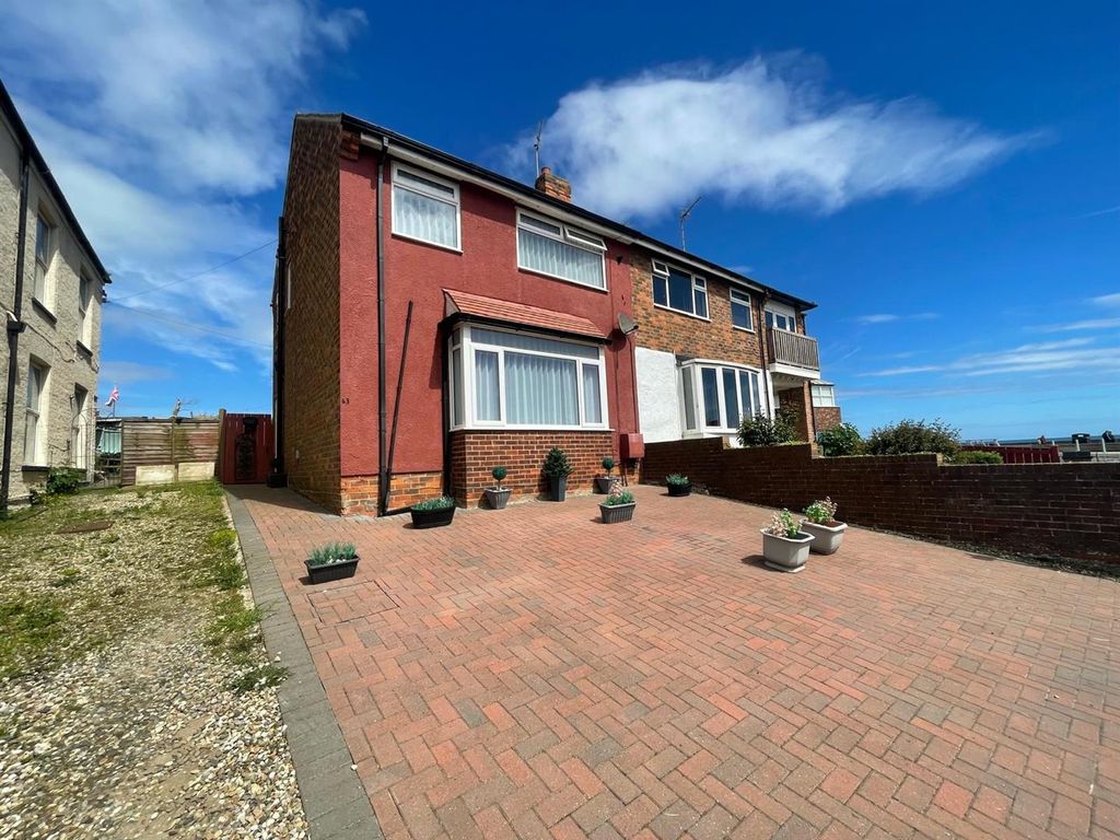 5 bed semidetached house for sale in New Road, Hornsea HU18, £225,000