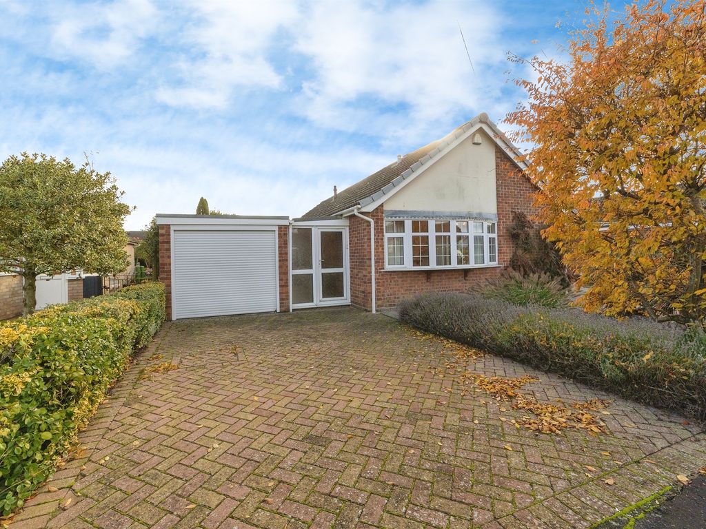 3 bed detached bungalow for sale in Close, Attleborough NR17, £