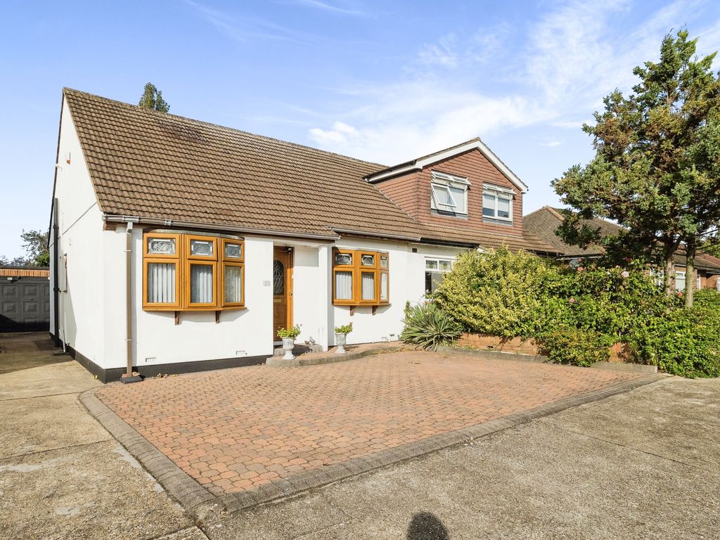 2 bed bungalow for sale in Hunter Drive, Hornchurch RM12, £500,000 Zoopla