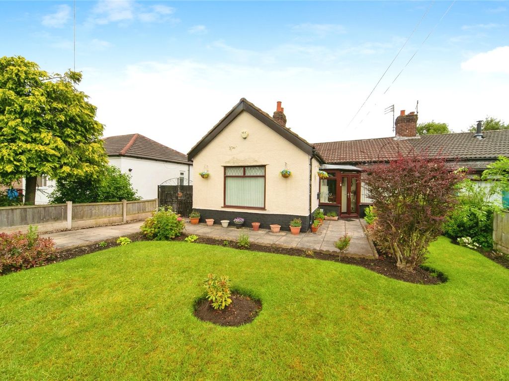 3 bed bungalow for sale in The Avenue, Halewood, Liverpool, Merseyside
