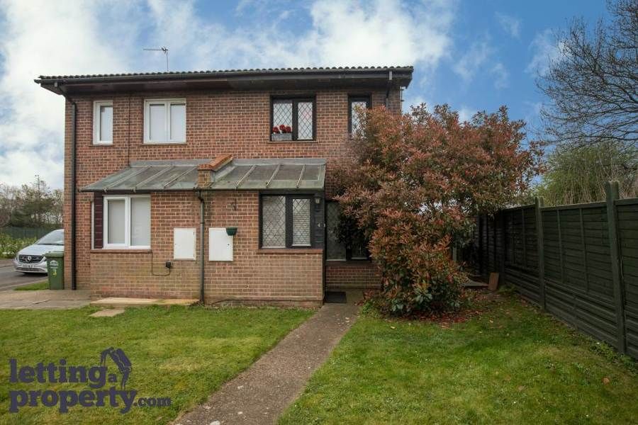 1 bed semidetached house to rent in Kelly Close, Shepperton TW17, £