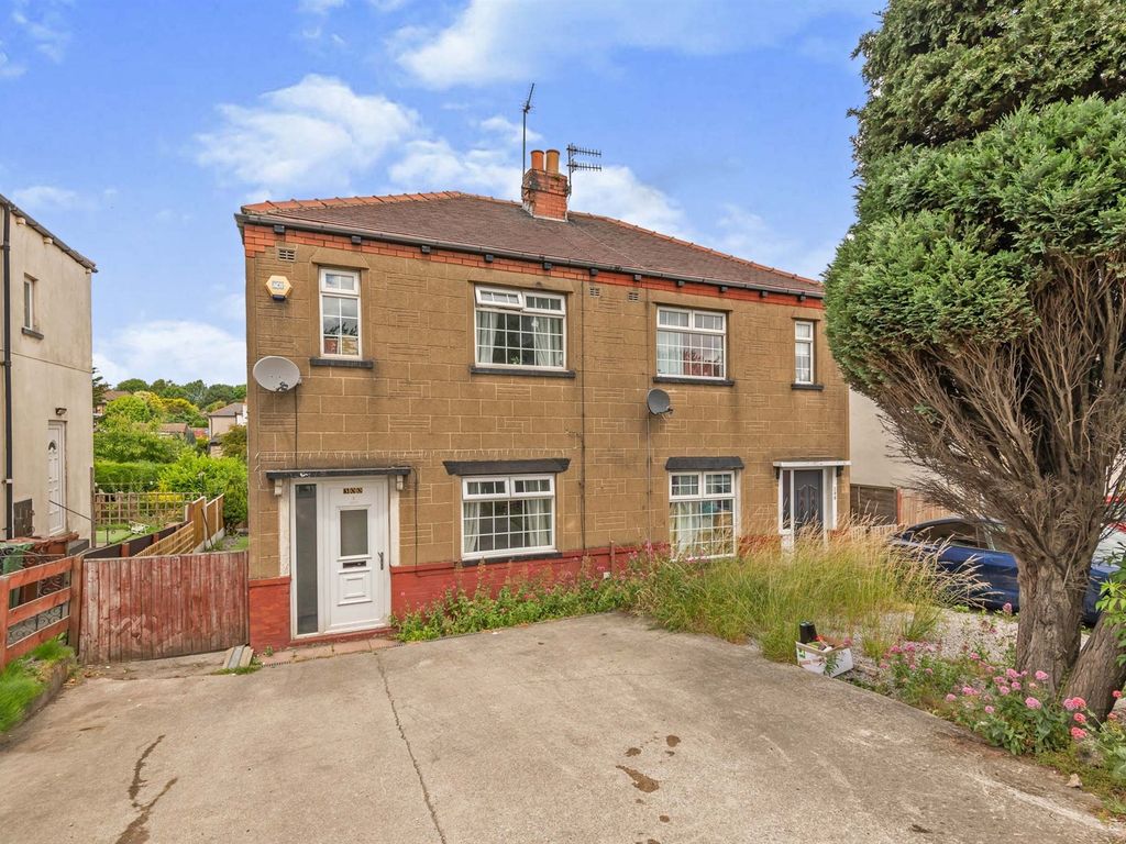 3 bed semidetached house for sale in Bradford Road, Stanningley